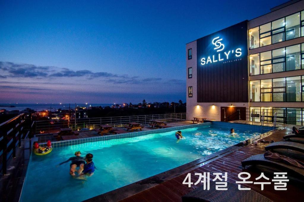 Sallys Jeju Hotel Buitenkant foto