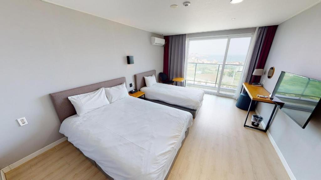 Sallys Jeju Hotel Buitenkant foto