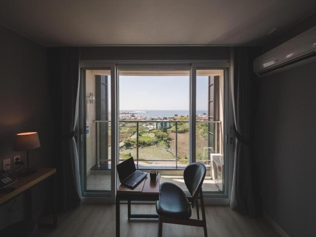 Sallys Jeju Hotel Buitenkant foto