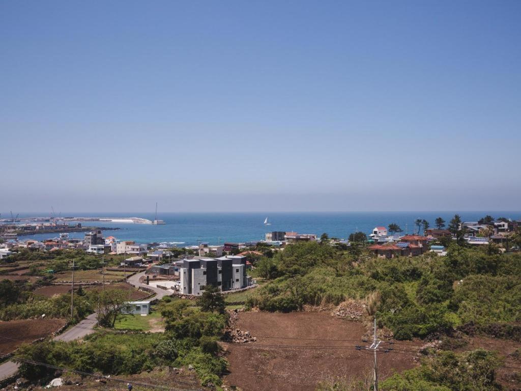 Sallys Jeju Hotel Buitenkant foto